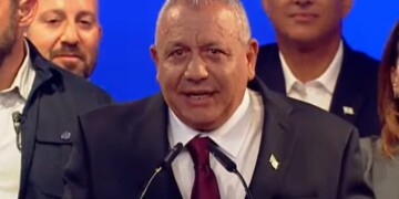 איזנקוט בנאומו: נתניהו ראש ממשלת מעבר ללא מנדט ואמון