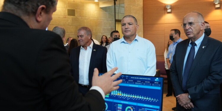 דרמה: סולברג הורה לשב"כ לפתוח בחקירה בחשד למימון זר בבחירות