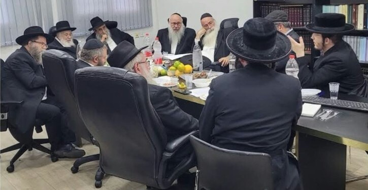 רבני חב"ד התכנסו עם עסקני העדה"ח לפעול בנושא המעצרים
