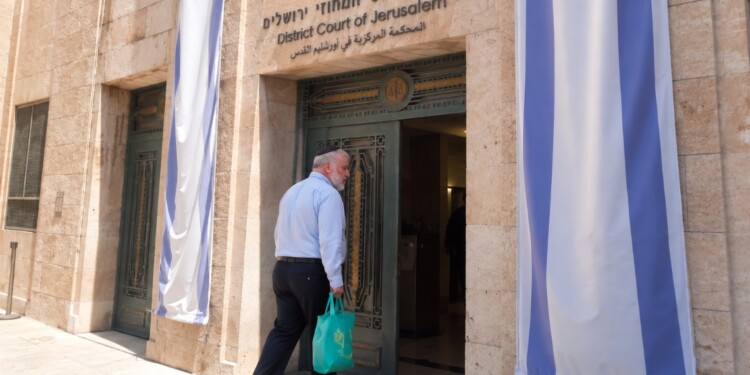החלה עדות מנדלבליט בתיקי נתניהו – עדכונים חיים