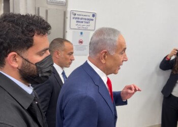 צפו: נתניהו הגיע לבית המשפט לשמוע עדות מנדלבליט