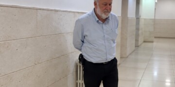 מנדלבליט טען שהותקף ע"י עיתונאית – הוידיאו מראה אחרת