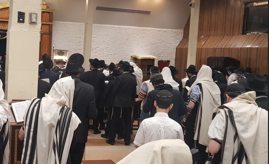ניו יורק: בן 17 נפל בביהמ"ד 770 מגובה ומצבו קשה
