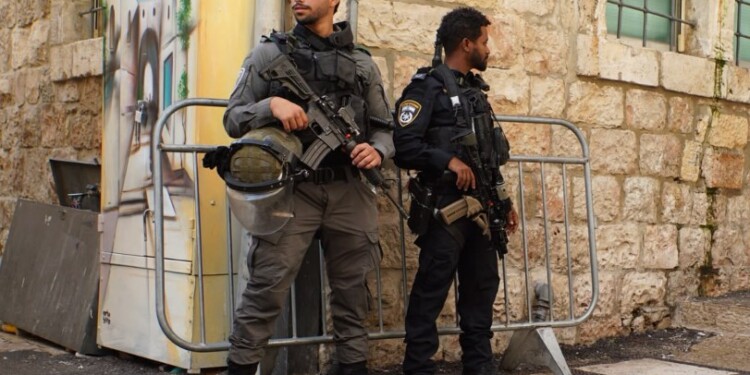 ערבייה הקפיצה כוחות ונעצרה: "בעלי בדרכו לפיגוע"