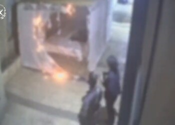 צפו: עם הכתב אישום בא גם התיעוד של הערבי מצית סוכה