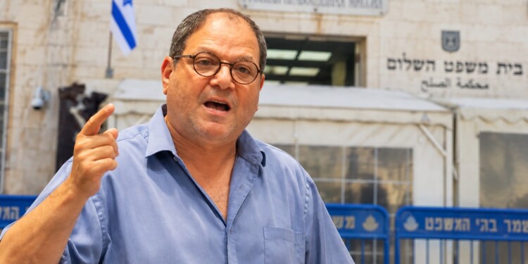 ח"כ עופר כסיף הורשע בתקיפת שוטר בנסיבות מחמירות