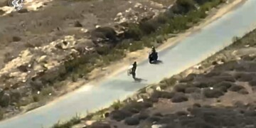 האופנוען התפרע בכביש בלי שידע שהוא מתועד מלמעלה
