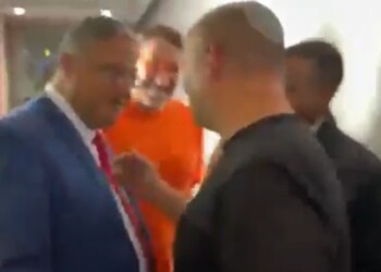 צפו: בן גביר פגש בבנט והציע לו לבוא לעימות – כך זה נגמר