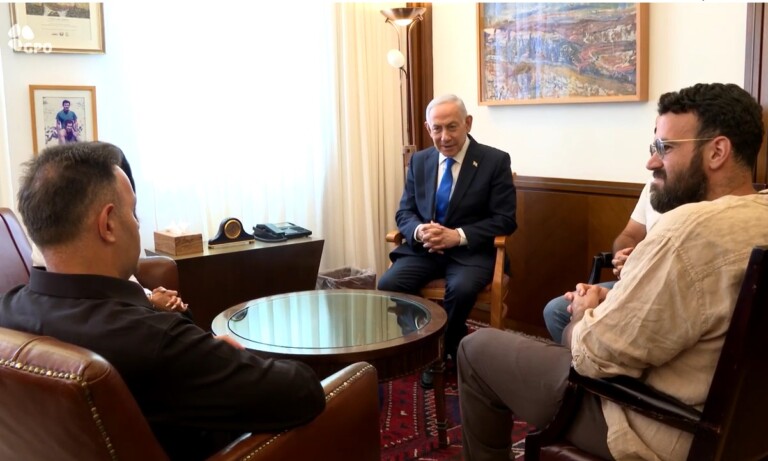 נתניהו נפגש עם גיבורי הטיסה מדובאי "צריך ללמוד מכם"