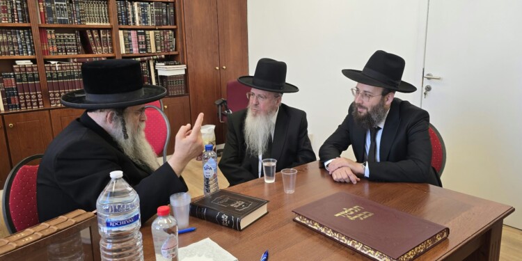 ראש ישיבת עטרת ישראל הגרב"צ אזרחי בביקור באנטווערפן