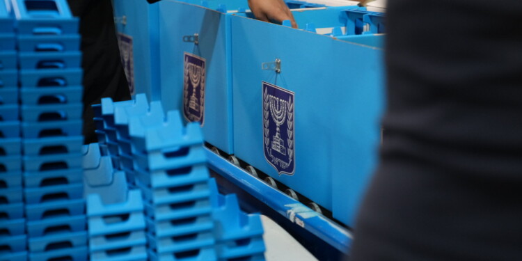 יו"ר וועדת הבחירות במרכז הלוגיסטי: אי אפשר לגנוב בחירות