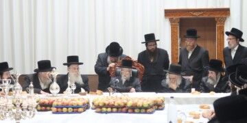 טיש בסערט ויז'ניץ ועלייה לציון 'מקור ברוך'