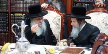 כ"ק אדמו"ר מנדבורנה בביקור אצל כ"ק אדמו"ר מאונגוואר