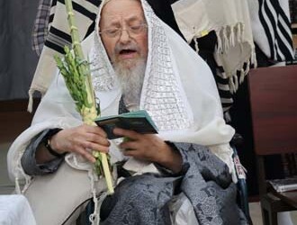 סוכות בחצר הקודש קאליש בבית שמש