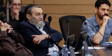גפני בדיון אחרון בוועדת כספים בזעם על היועמ"שית