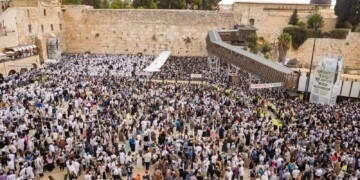 רבבות המתפללים התפללו תפילת הודיה על הצלת נוסעי הטיסה