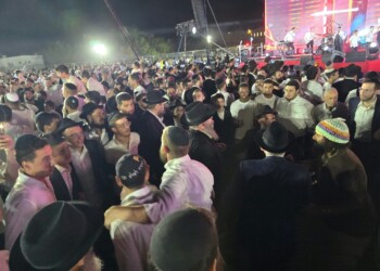 אלפים רבים בהקפות שניות המסורתיות בכפר חב"ד