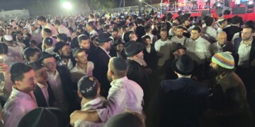 אלפים רבים בהקפות שניות המסורתיות בכפר חב"ד