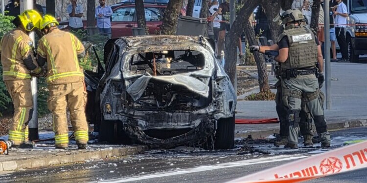אב ובנו נפצעו בפיצוץ רכבם בשכונת ארמון הנציב בירושלים