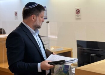 סמוטריץ' הגיש עתירה לבג"צ נגד היועמשית