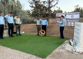 הבוקר ב-6:29 נערכו עצרות זכרון שנפתחו בדקת דומיה