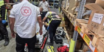 קרית אתא: פועל פונה במצב בינוני לאחר שנפל מגובה
