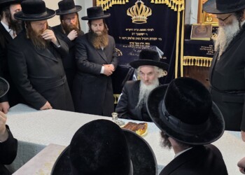 האדמו"ר מלויצק הגיע לחיפה עם חסידיו וערך טיש יארצייט