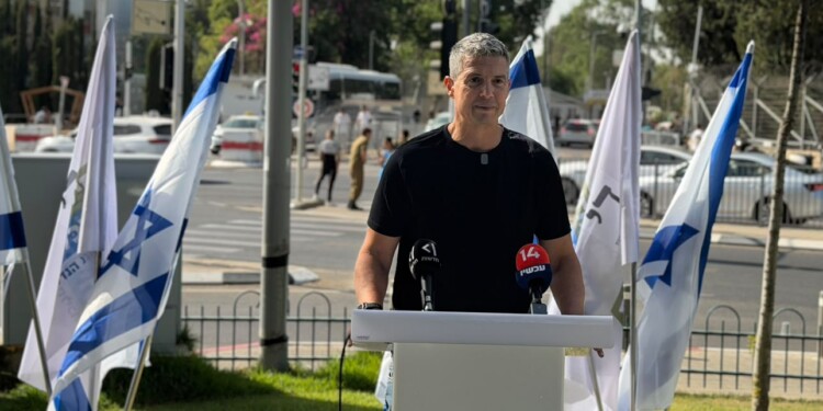 יועז הנדל בפניה לוינטר: חזור בך ונחתום על הסכם