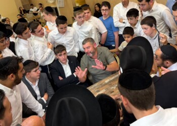 צפו: אחרי הירידה בסקרים עופר וינטר הגיע לבני ברק