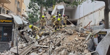 בניין קרס בתל אביב – שלושה לכודים כבר חולצו