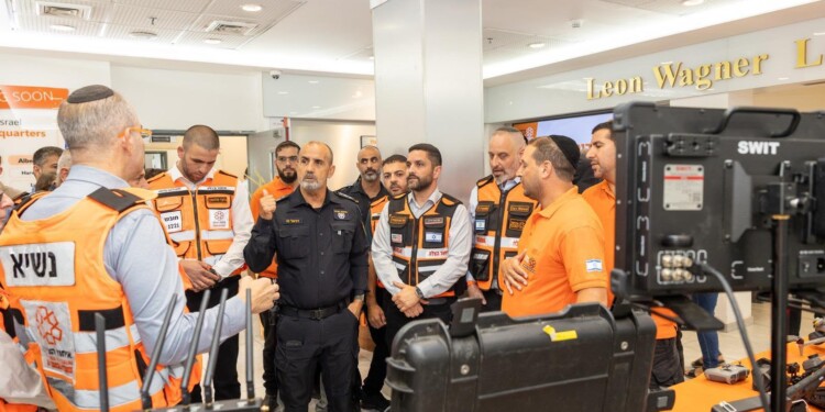 המפכ"ל ובכירים במשטרה בביקור במטה הארצי של איחוד הצלה