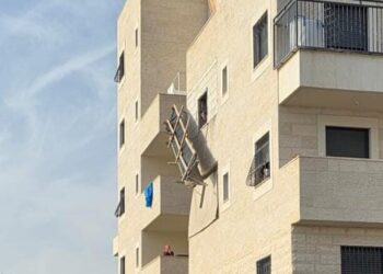 פועל נהרג מנפילה מגובה בעת שפיגום נותק
