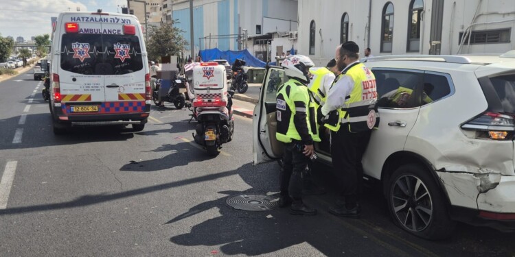 בני ברק: רוכב אופנוע פונה במצב בינוני בתאונת דרכים