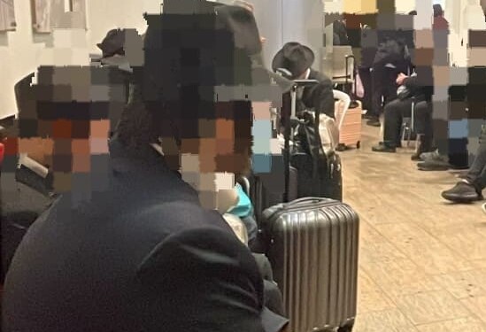 למעלה מ-40 בחורי ישיבה נעצרו הבוקר בנתב"ג