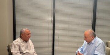 מפיגים את המתח: ליברמן ואיזנקוט בפגישת פיוס