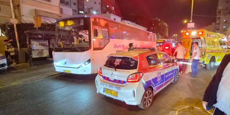 בני ברק: שתי הולכות רגל נפצעו מפגיעת אוטובוס