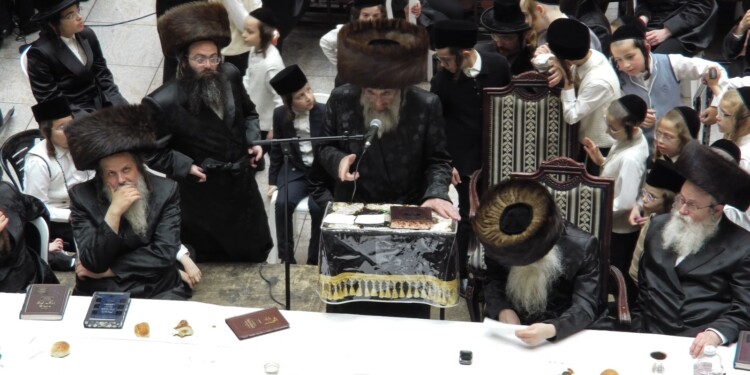 בויז'ניץ הכריזו בצאת השבת: מסורת אבותינו בידנו