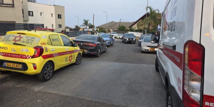 צפת: שני פועלים נפלו מפיגום שקרס