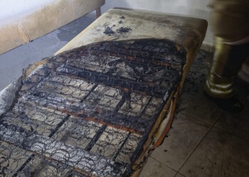 שריפה בבית החרדי: האם הסתגרה עם הילדים