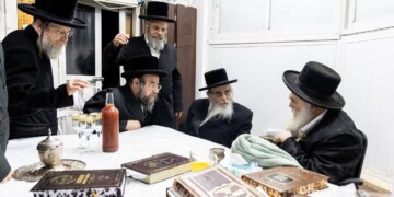 ראש בד"ץ מהדרין הרב רובין בביקור אצל האדמו"ר ממאקווא שליט"א