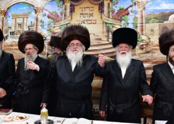 טיש ושמחת בית השואבה בחצר ביאלא