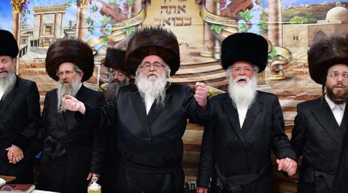 טיש ושמחת בית השואבה בחצר ביאלא